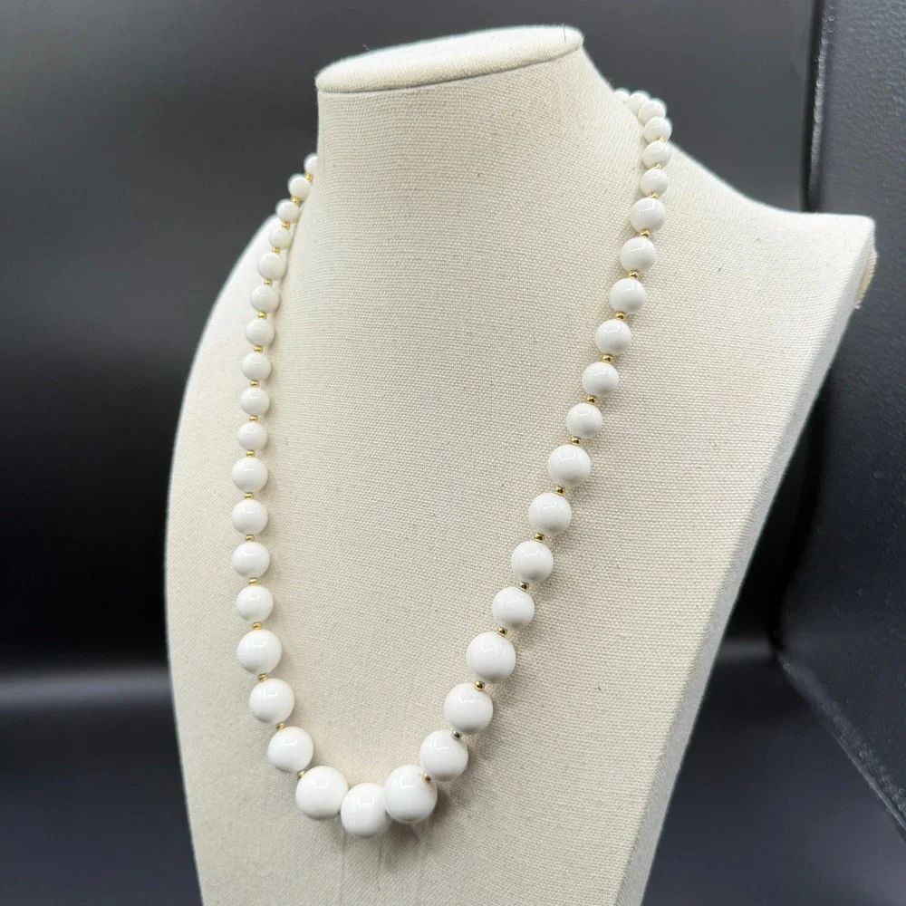 White Graduated Bead Necklace Gold Tone Spacers Chunky Classic Statement Jewelry